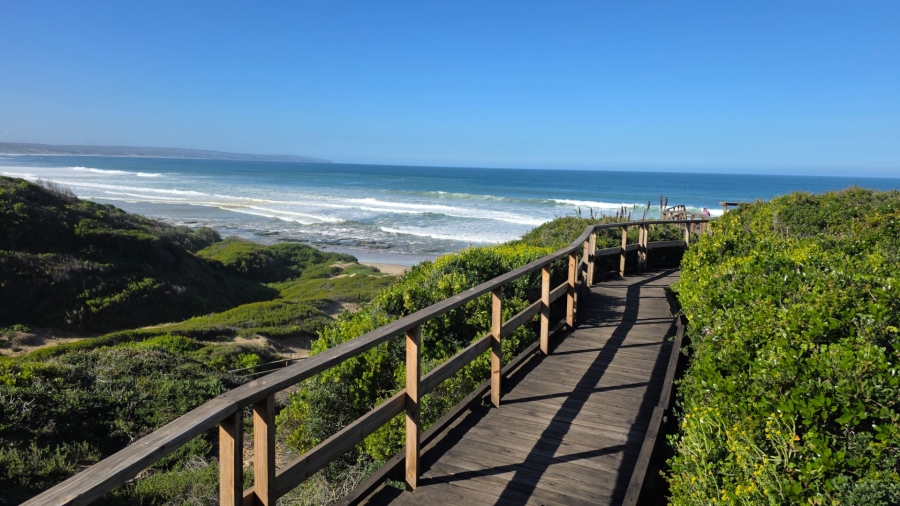 4 Bedroom Property for Sale in Boggomsbaai Western Cape